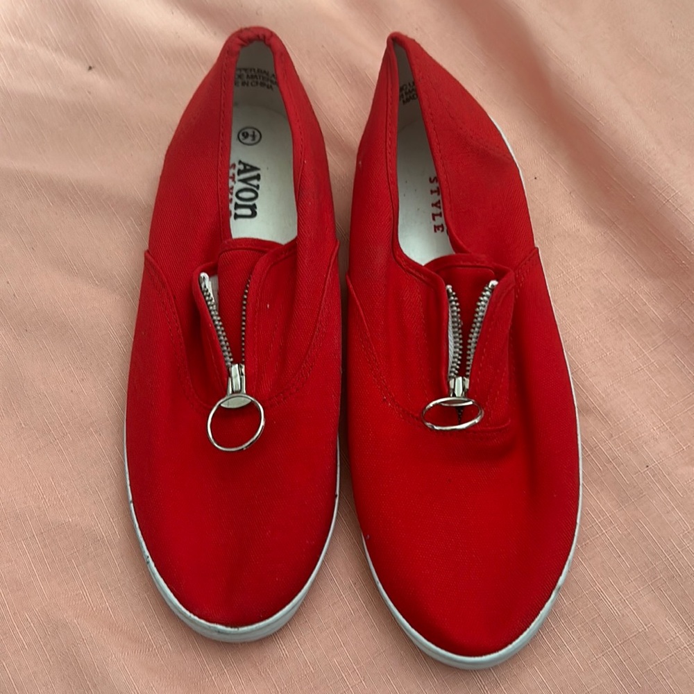Avon style 9 1/2 red flats